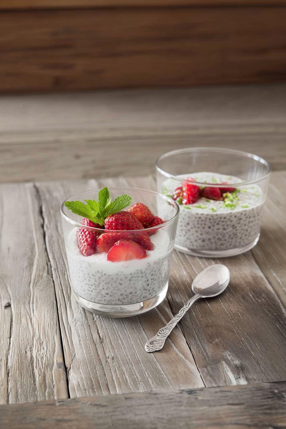 Chiapudding med jordgubbar