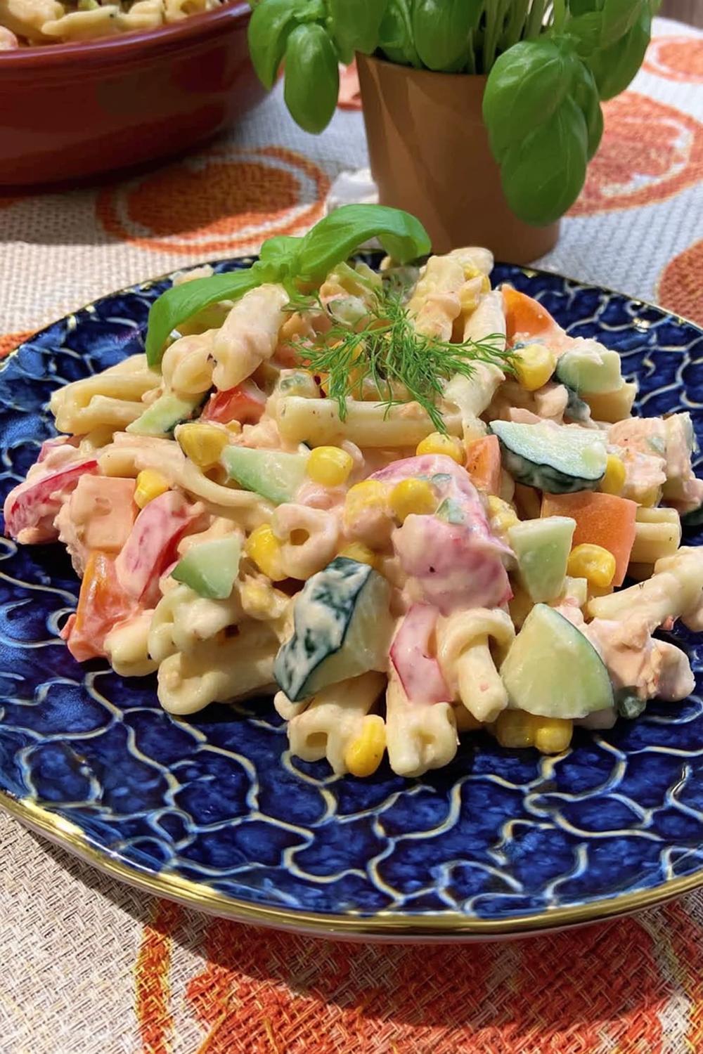 Färgglad pastasallad