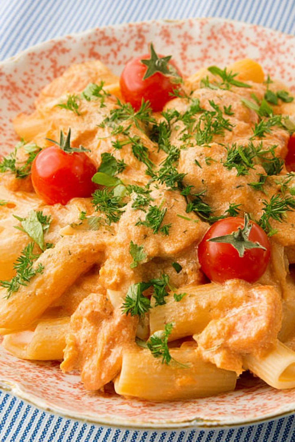 Krämig pasta med tomat