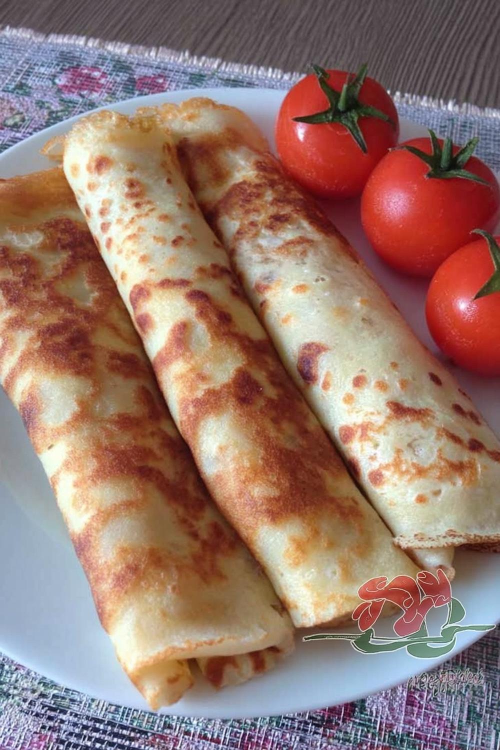 Salta pannkakor med tomater