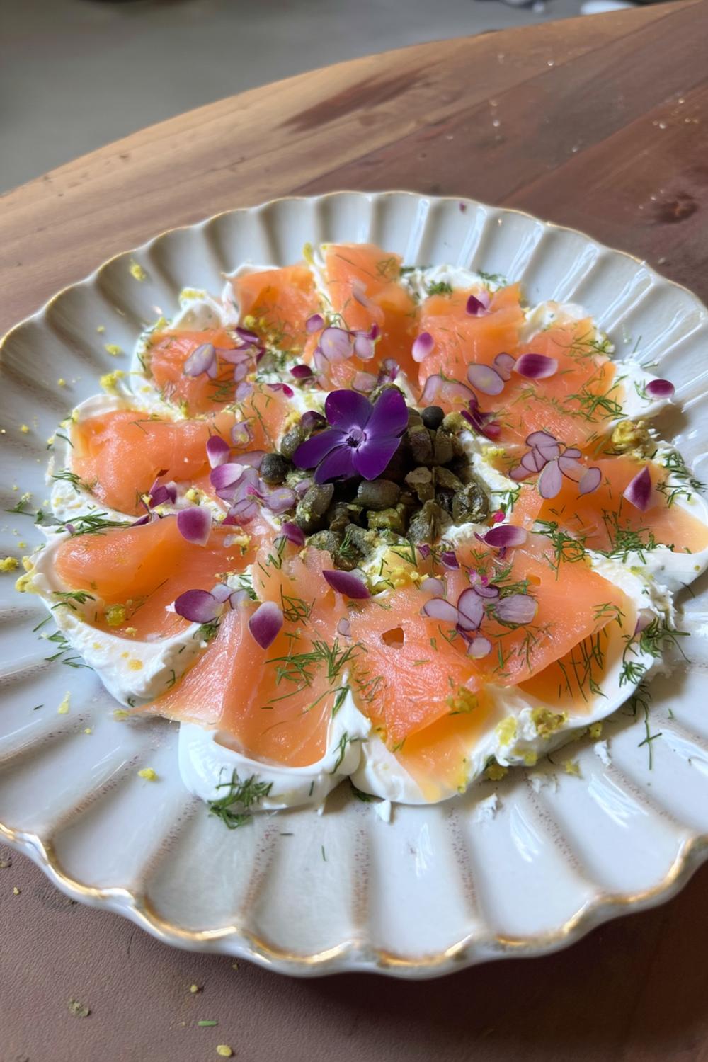 Gravlax med blommor