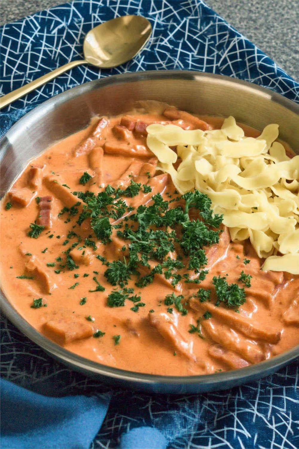 Krämig korvsås med pasta