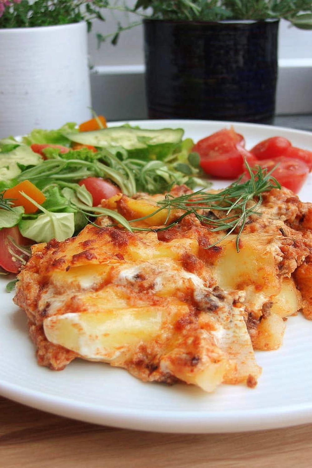 Krämig lasagne med sallad
